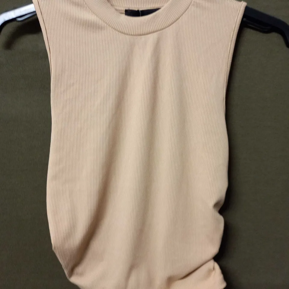 CIDER SLEEVELESS TEXTURED VEST TOP IN BEIGE - SMALL
