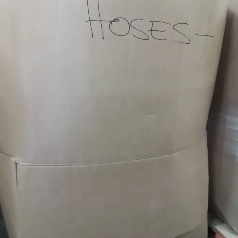 PALLET TO CONTAIN A LARGE QUANTITY OF HOSES 