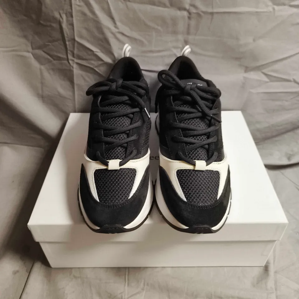 BOXED PAIR OF MENS CLEENS BLACK & WHITE TRAINERS – SIZE 9