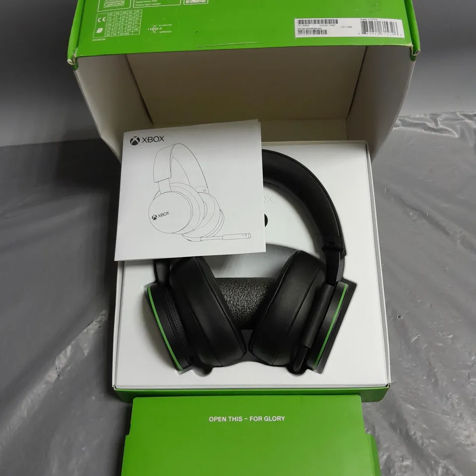 BOXED XBOX WIRELESS HEADSET IN BLACK