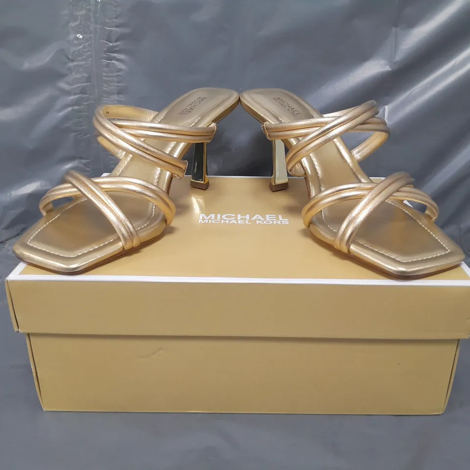 BOXED PAIR OF MICHAEL KORS OPEN TOE STRAPPY HEELED SANDALS IN METALLIC GOLD US SIZE 9