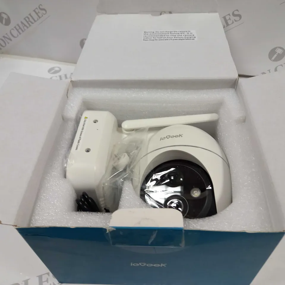 BOXED IOGEEK BATTERY POWERED CAMERA ZS-GX1S 