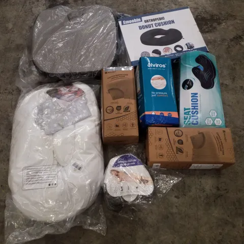PALLET CONTAINING ASSORTED PILLOWS & CUSHIONS