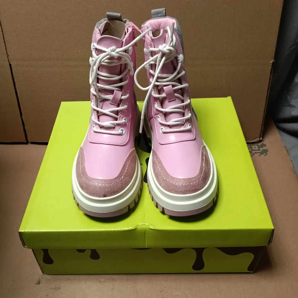 BOXED PAIR OF KOI KIDZ LIL' HYDRA KAWAII BOOTS IN PINK MULTI - SIZE 13