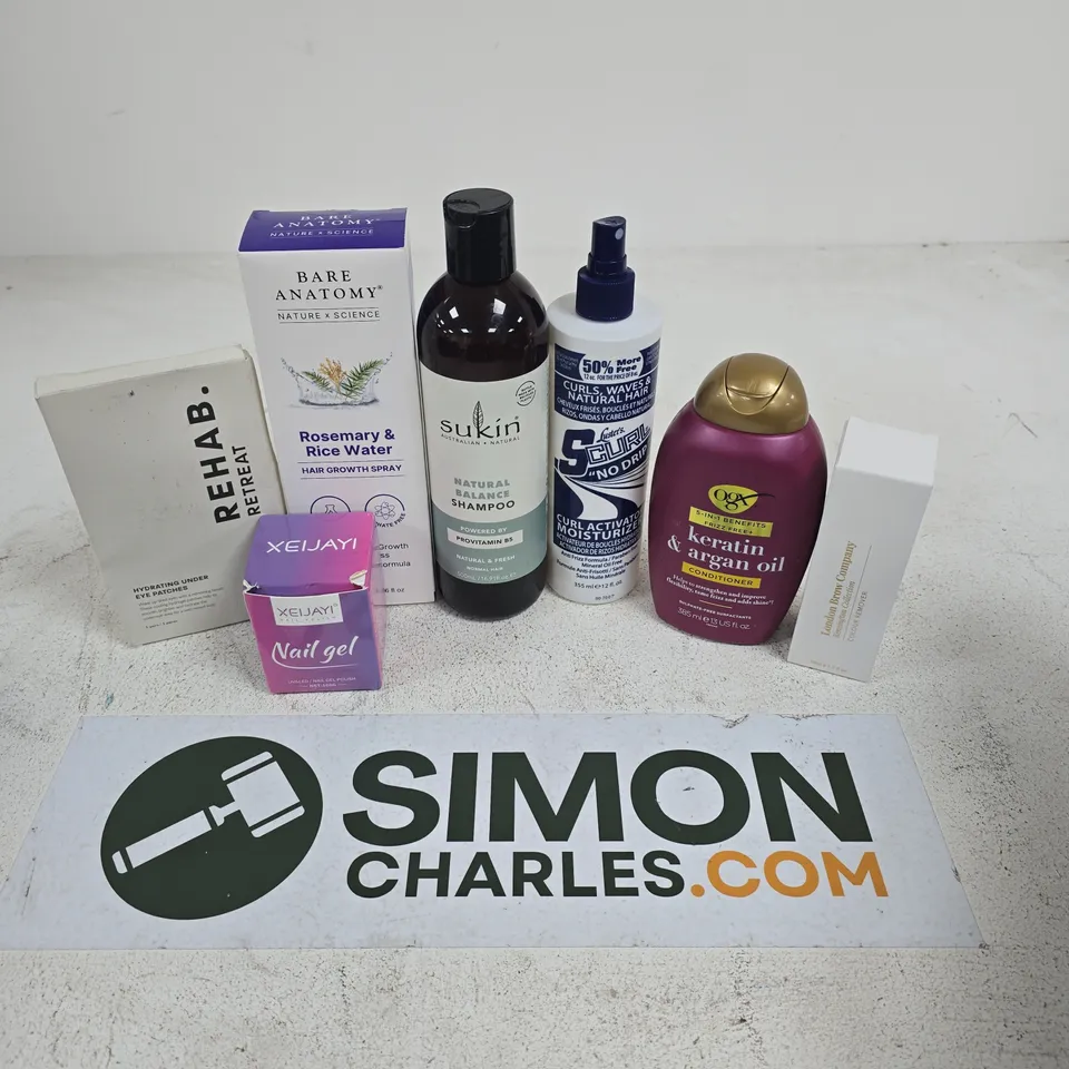APPROXIMATELY 15 ASSORTED HEALTH & BEAUTY PRODUCTS TO INCLUDE LONDON BROW COMPANY COLOUR REMOVER, SUKIN NATURAL BALANCE SHAMPOO, OGX KERATIN & ARGAN OIL CONDITIONER, ETC - COLLECTION ONLY