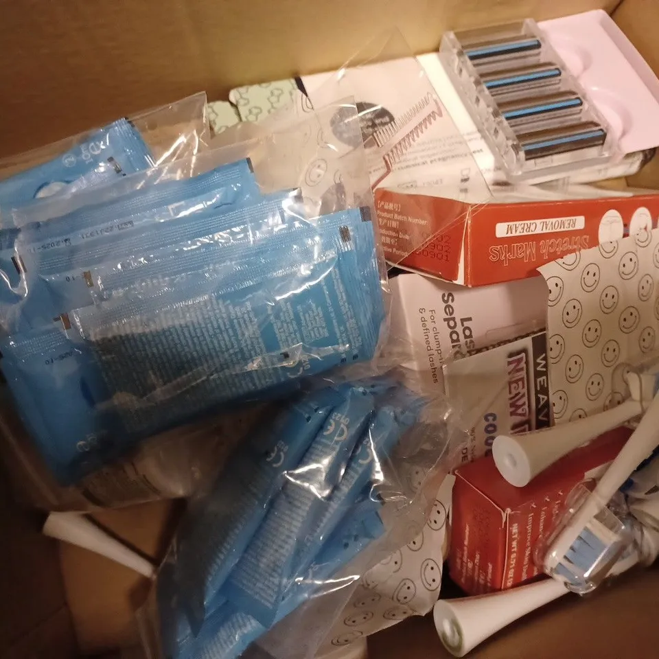 APPROXIMATELY 20 ASSORTED HEALTH AND BEAUTY PRODUCTS TO INCLUDE CLEAR RESPONSE PREGNANCY TESTS, SUMIFUN STRETCH MARKS REMOVAL CREAM, WATERMELON NIACINAMIDE SERUM