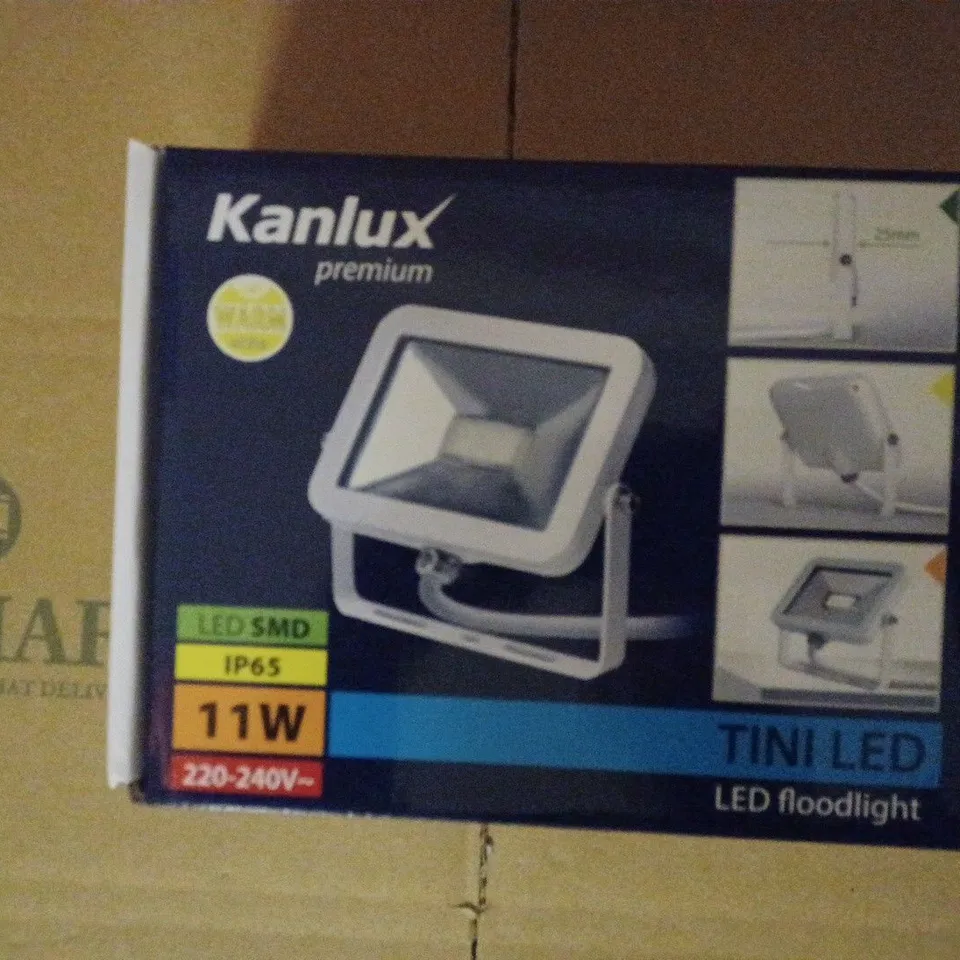 BRAND NEW KANLUX TINI LED FLOODLIGHT 11W-WW-W WHITE