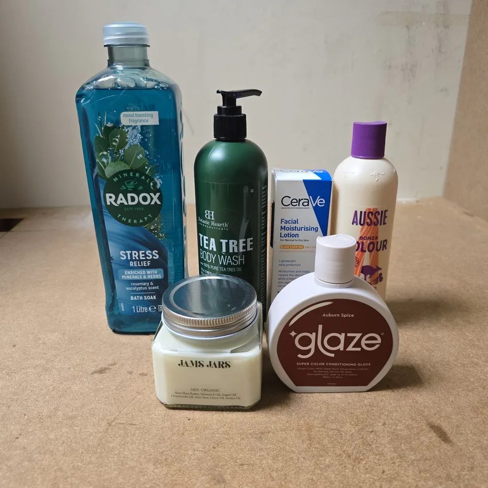 TOTE OF APPROXIMATELY 20 ASSORTED COSMETIC ITEMS TO INCLUDE RADOX, TEA TREE BODY WASH, CERA VE FACIAL LOTION, JAM JARS ORGANIC ,GLAZE, AUSSIE BONZA COLOUR ETC