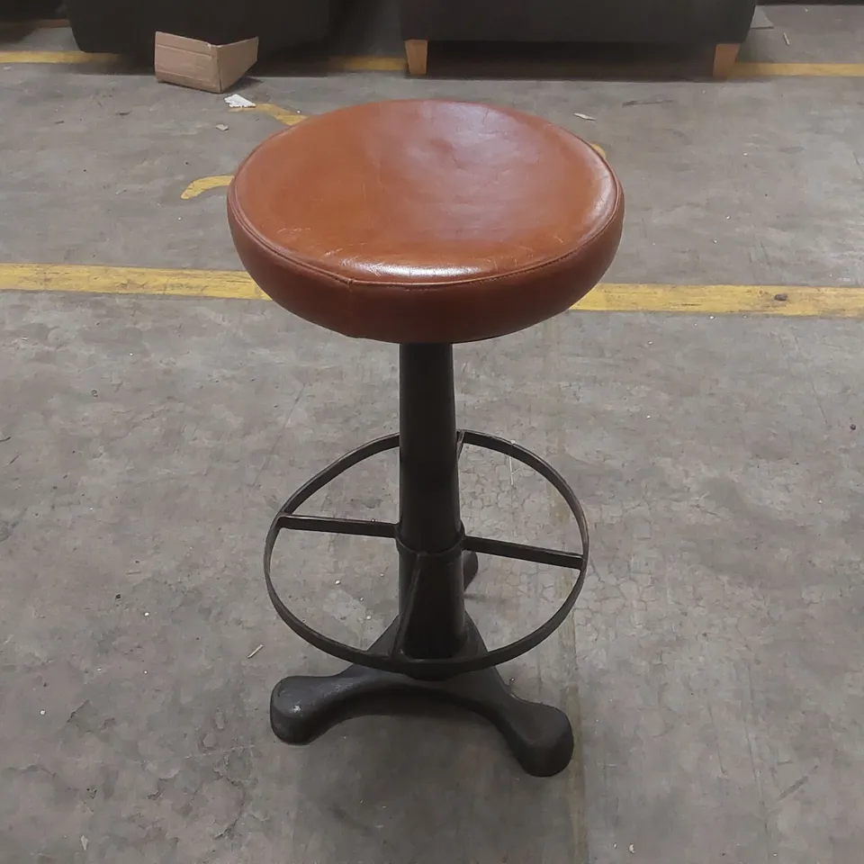 SINGER BAR STOOL - TAN LEATHER ROUND SEAT - METAL BASE - 67CM