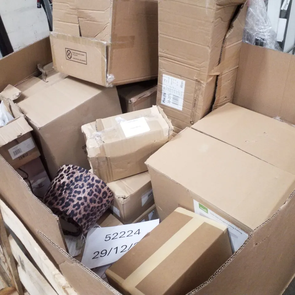 PALLET CONTAINING ASSORTED DUNELM LIGHTING FIXTURES