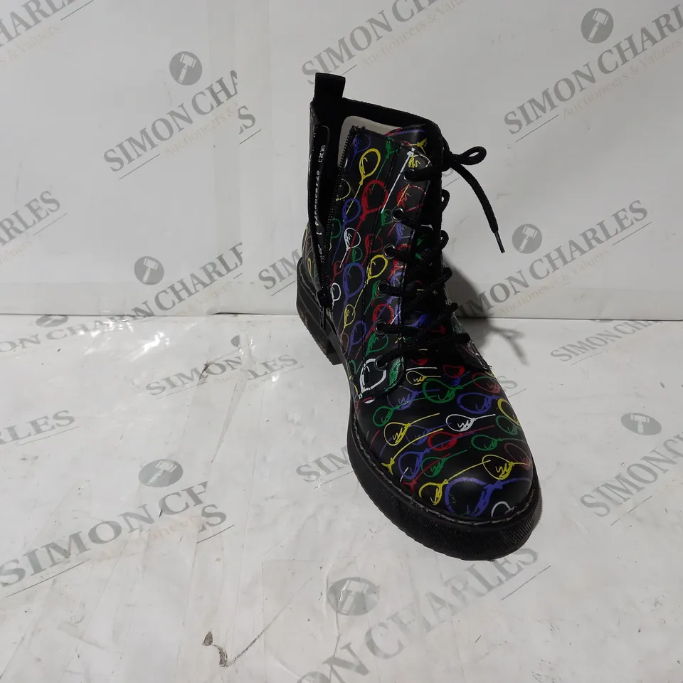 BOXED PAIR OF RIEKER LACE UP BOOTS WITH BALLOON DESIGN UK SIZE 8