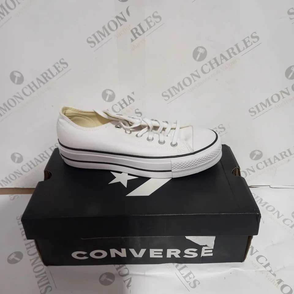 BOXED PAIR OF CONVERSE WOMENS WHITE SIZE 6.5