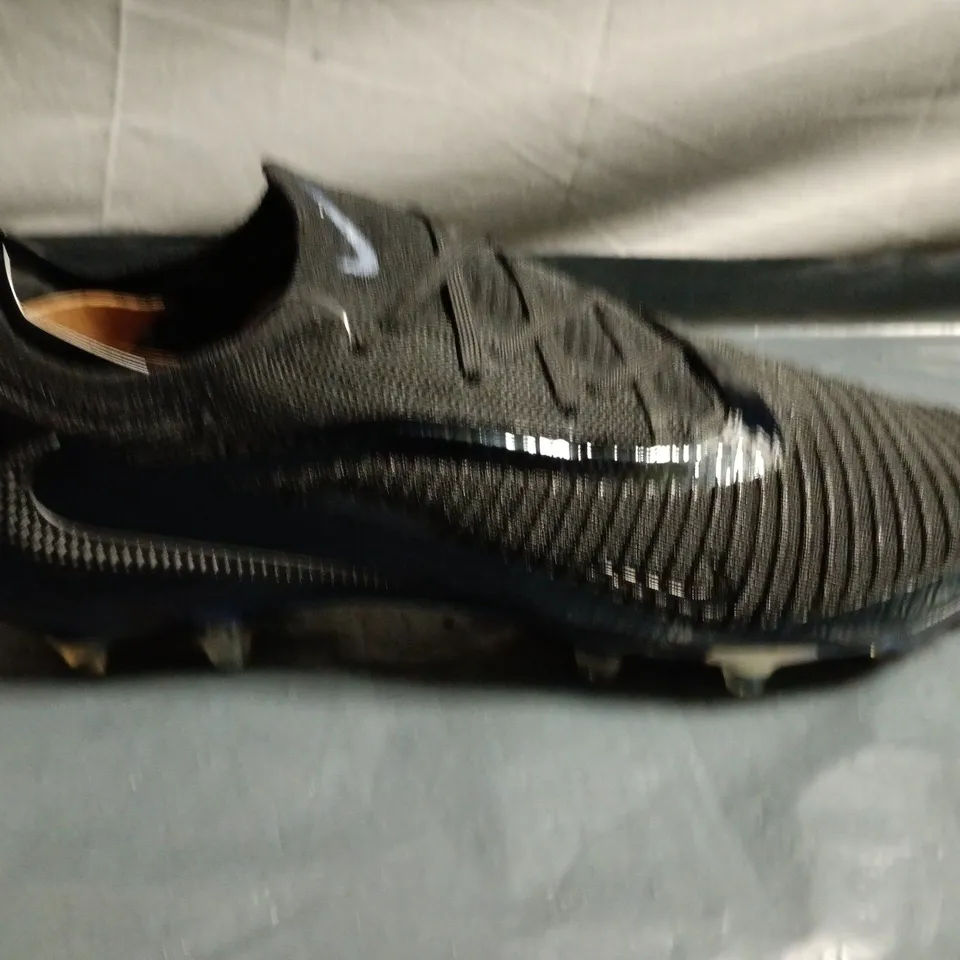 NIKE BLACK KNITTED FOOTBALL BOOTS –UK SIZE 10