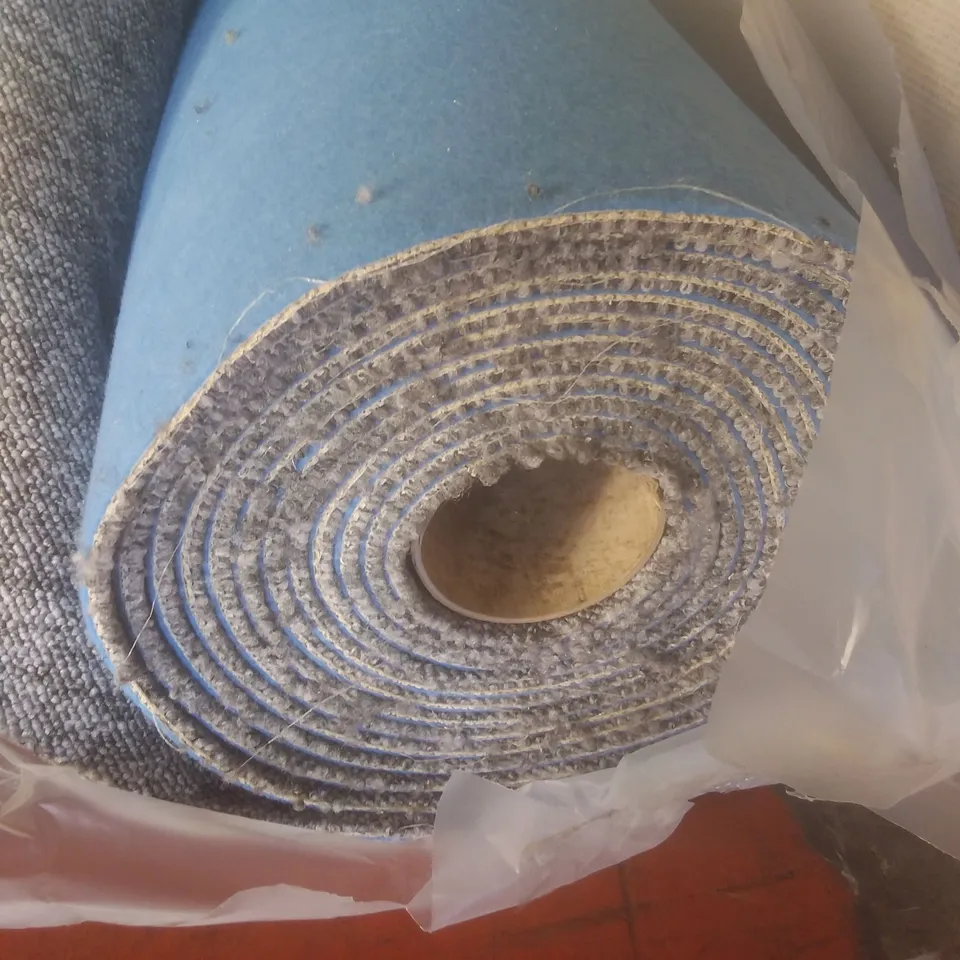 ROLL OF QUALITY GALA UT CARPET APPROXIMATELY 4X9.6M