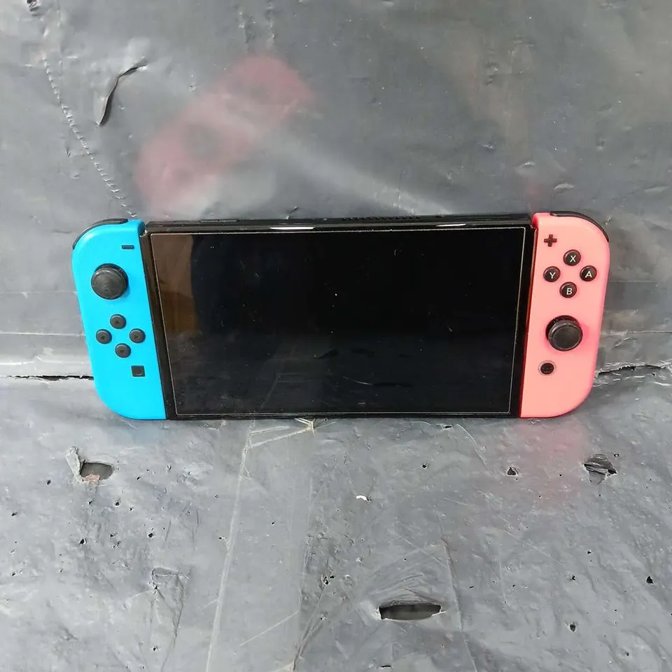 NINTENDO SWITCH OLED MODEL 