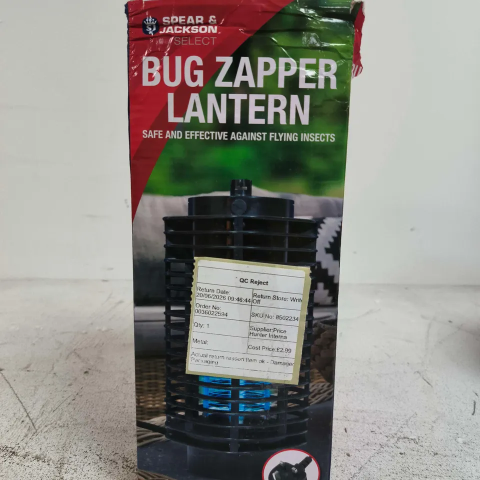 BOX OF APPROXIMATELY 10 ASSORTED ITEMS INCLUDING LIVMORE PULSE SOLAR SENSOR STRING LIGHT, BUG ZAPPER LANTERN AND RETRO ARCADE BASKETBALL GAME