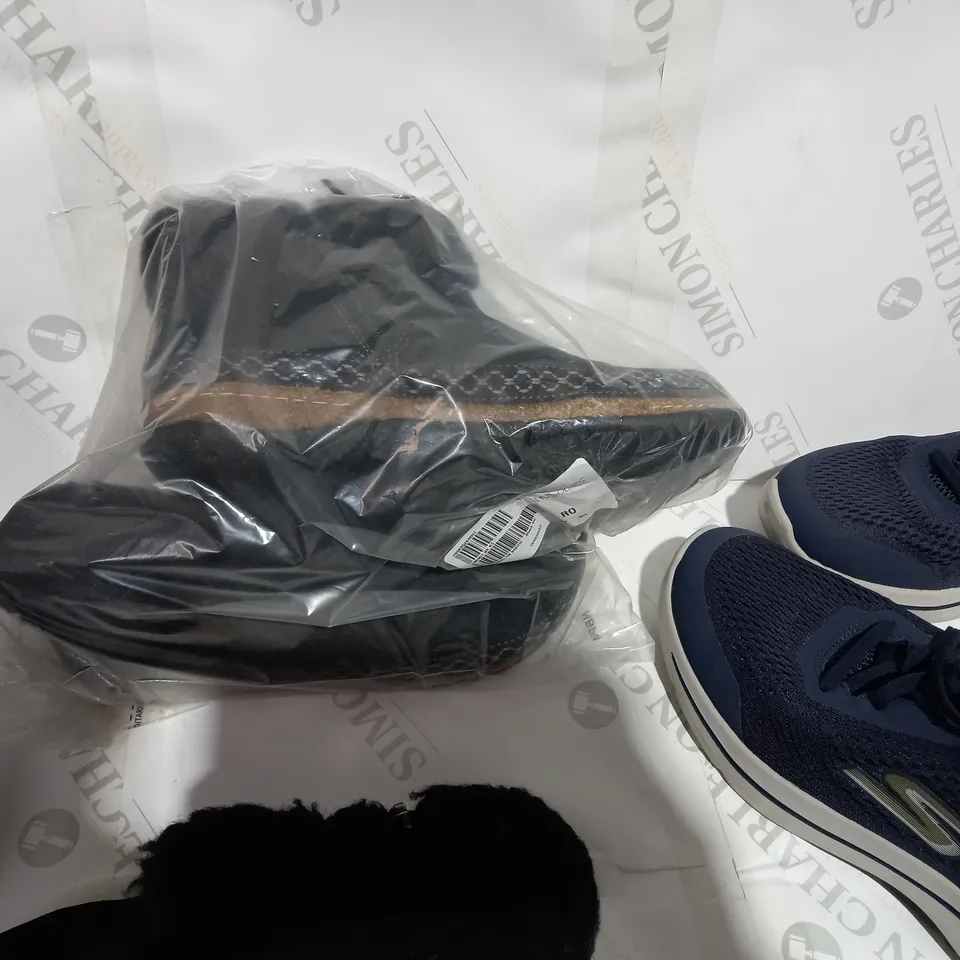LOT OF APPROX 4 ASSORTED SHOES VARYING IN SIZE/STYLE/COLOUR