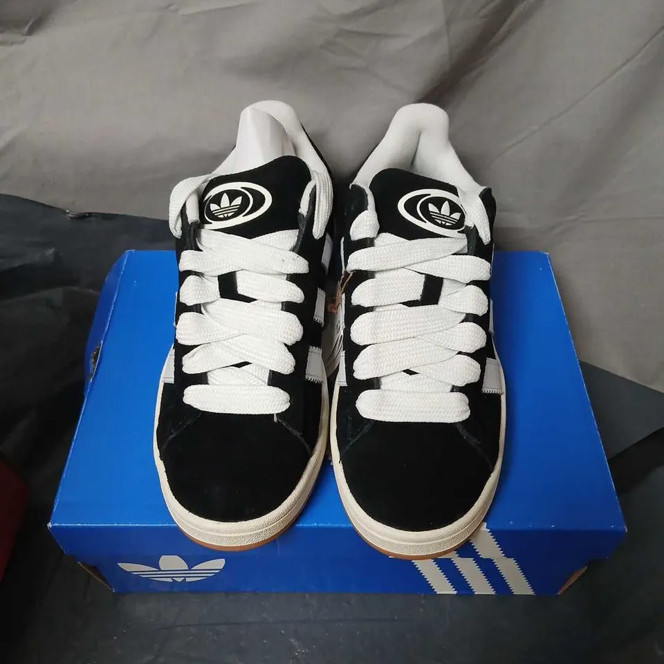 ADIDAS CAMPUS TRAINERS – BLACK/WHITE, UK 6.5 (US 7)