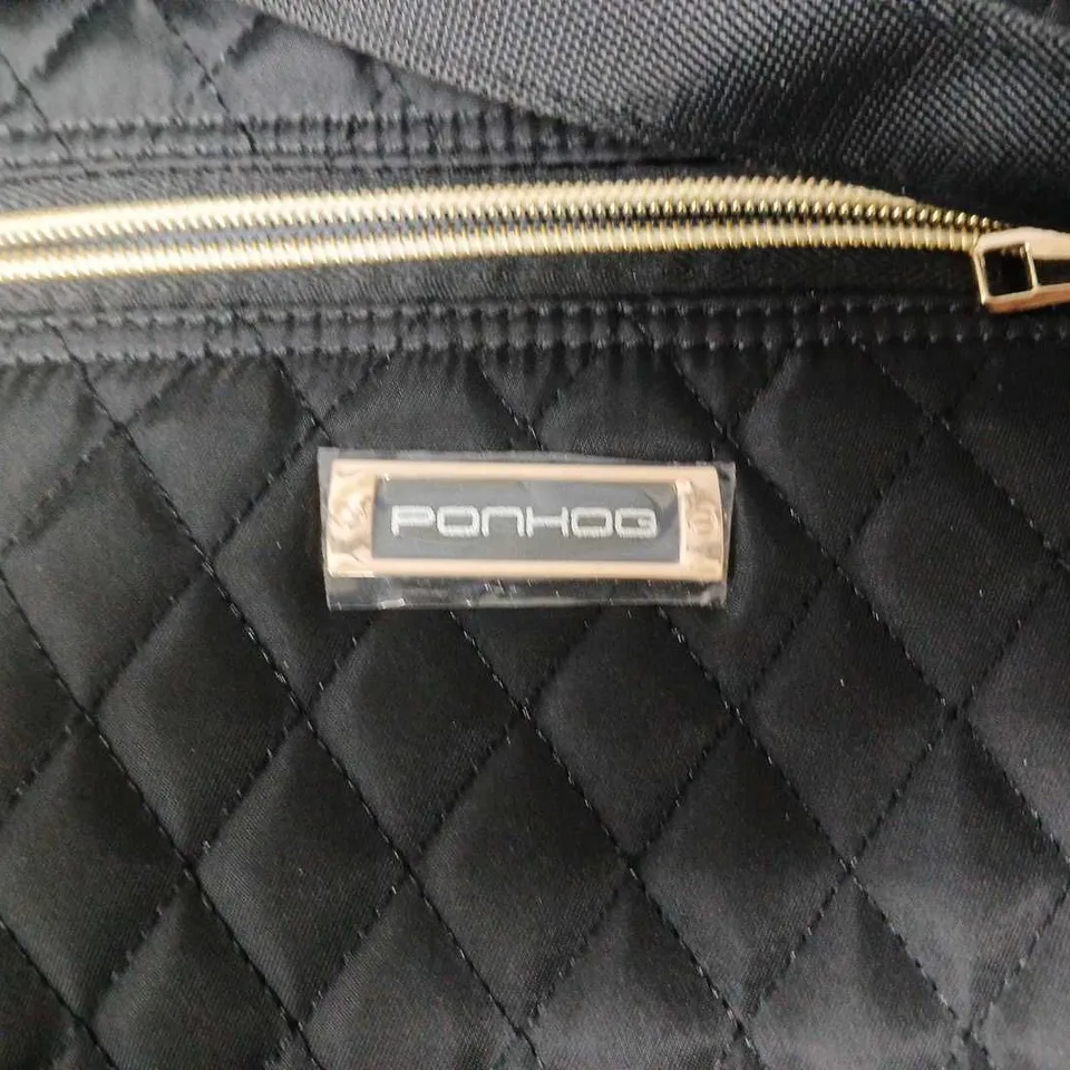 BLACK QUILTED WHEELED TRAVEL BAG WITH MULTIPLE ZIP POCKETS