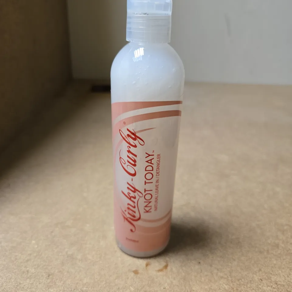 APPROXIMATELY 12 ASSORTED COSMETIC ITEMS INCLUDING AZURE TAN AND KINKY CURLY DETANGLER