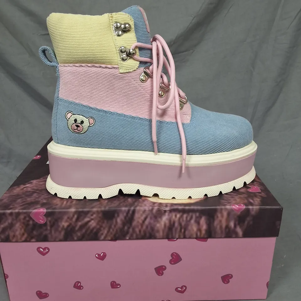 BOXED KOI KAWAII SNUGGLE BEAR BOOTS IN MULTI - UK 6