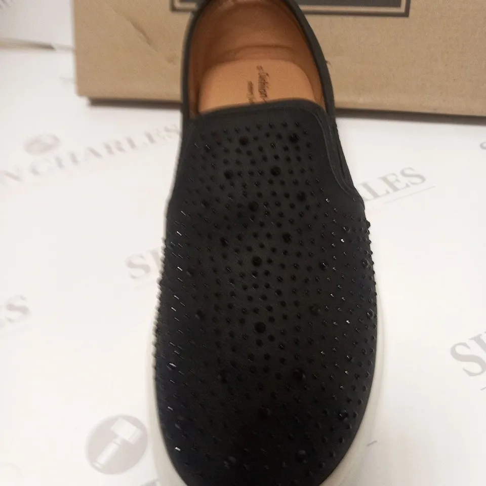 BOXED CUSHION WALK SLIP ON PUMPS IN BLACK - SIZE 8