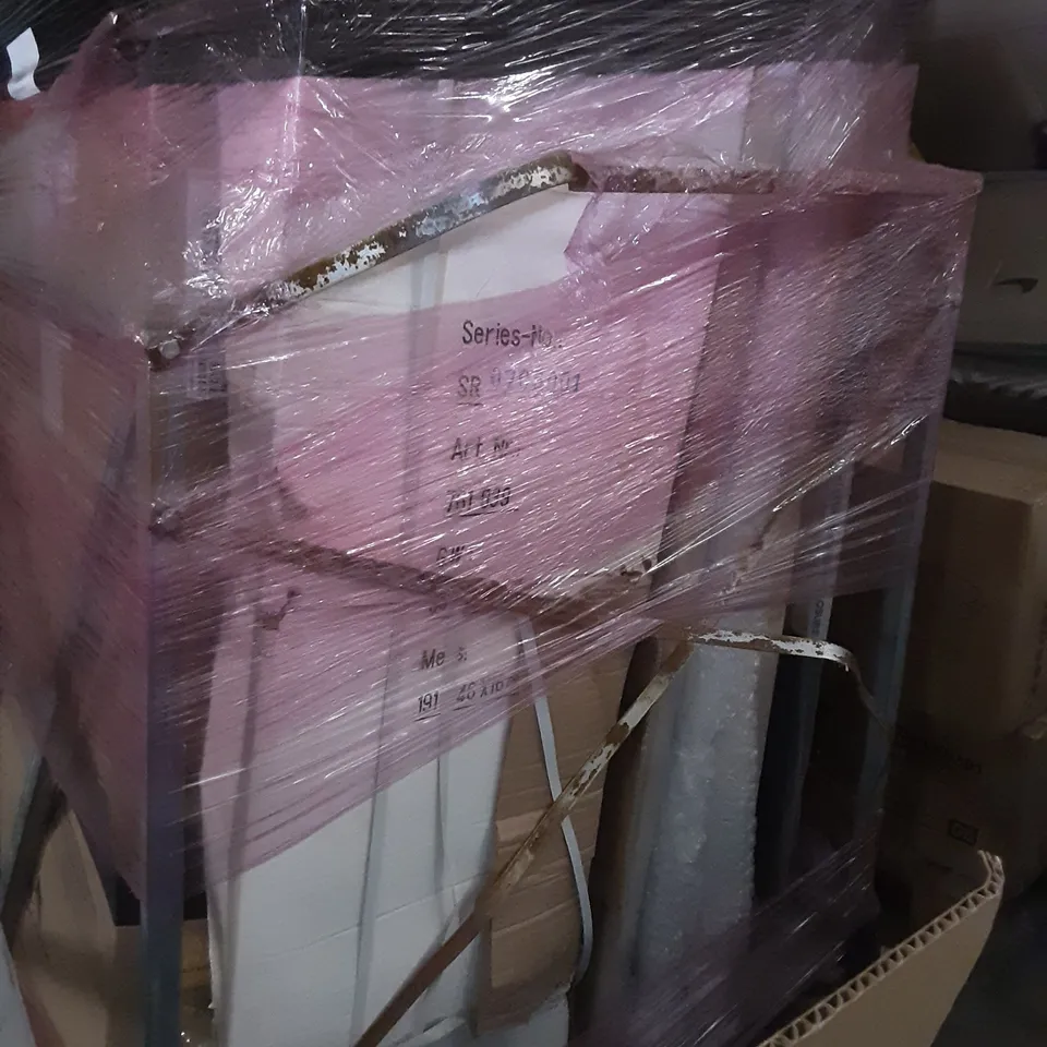 PALLET OF APPROXIMATELY 16 MIXED SHOWER GLASS