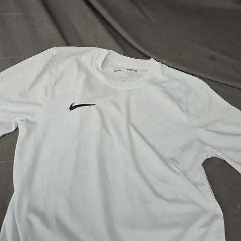 NIKE DRI-FIT SLIM FIT T-SHIRT – WHITE - M
