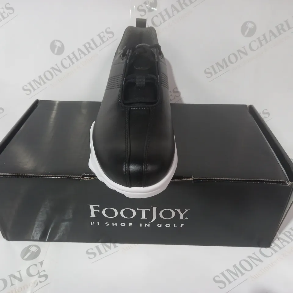 BOXED PAIR OF FOOT JOY GOLD SHOES IN BLACK UK SIZE 6