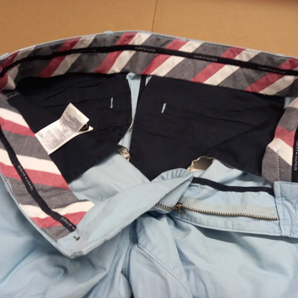 TOMMY HILFIGER BROOKLYN SHORTS IN BLUE - 32