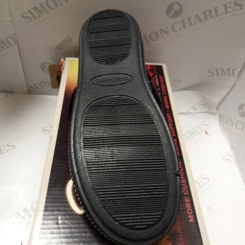 SKECHERS BLACK COSY TOASTY SLIPPERS - SIZE 8