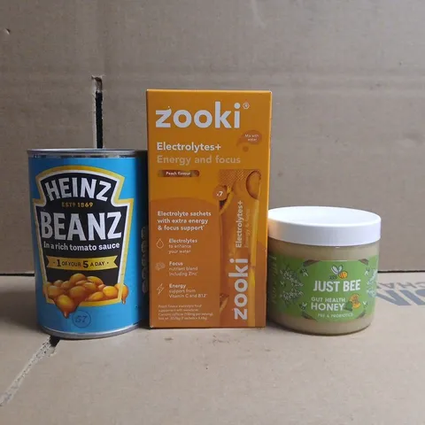 APPROXIMATELY 10 ASSORTED FOOD AND DRINK ITEMS TO INCLUDE HEINZ, ZOOKI, ETC