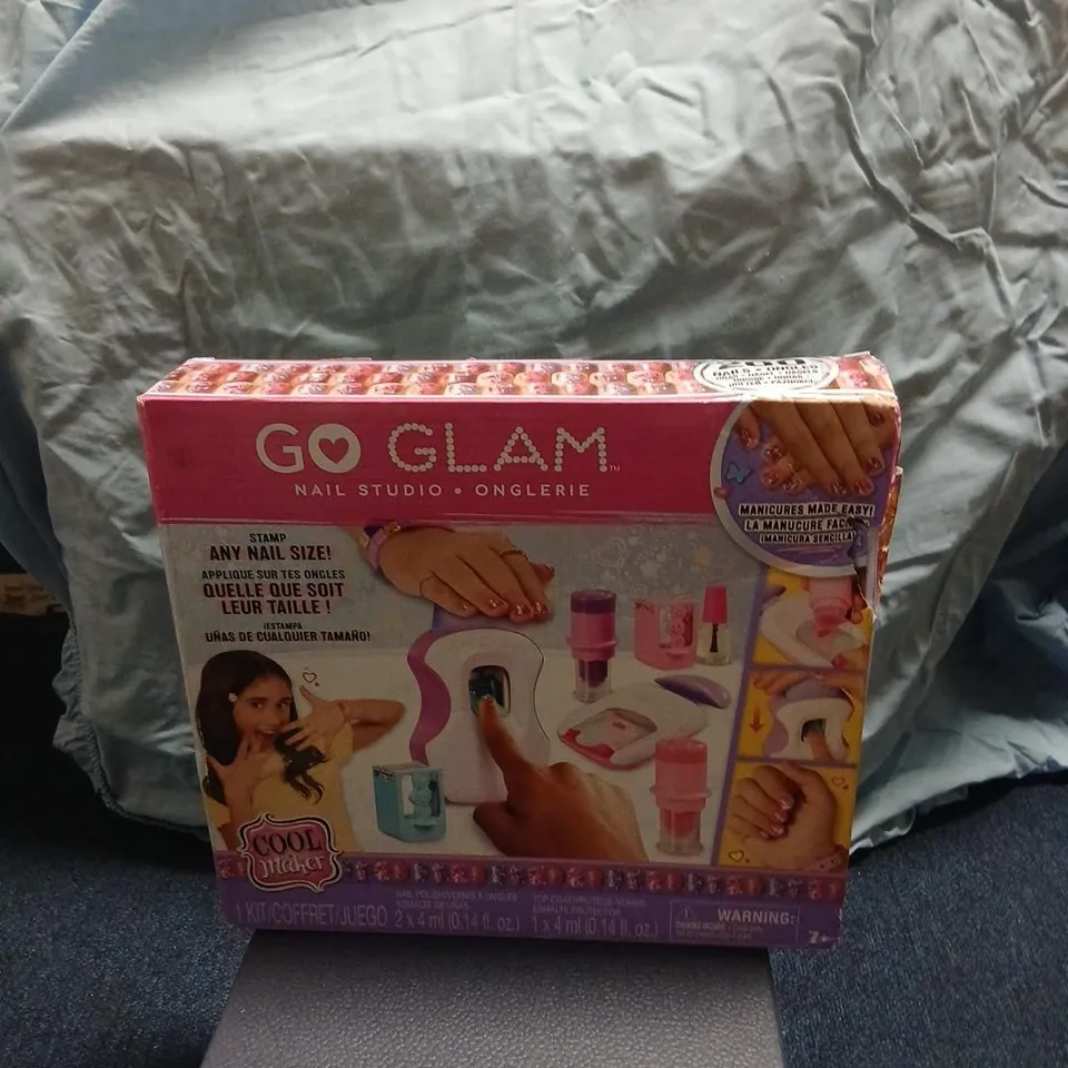 GO GLAM NAIL STUDIO NAIL ART KIT – BOXED TOY SET