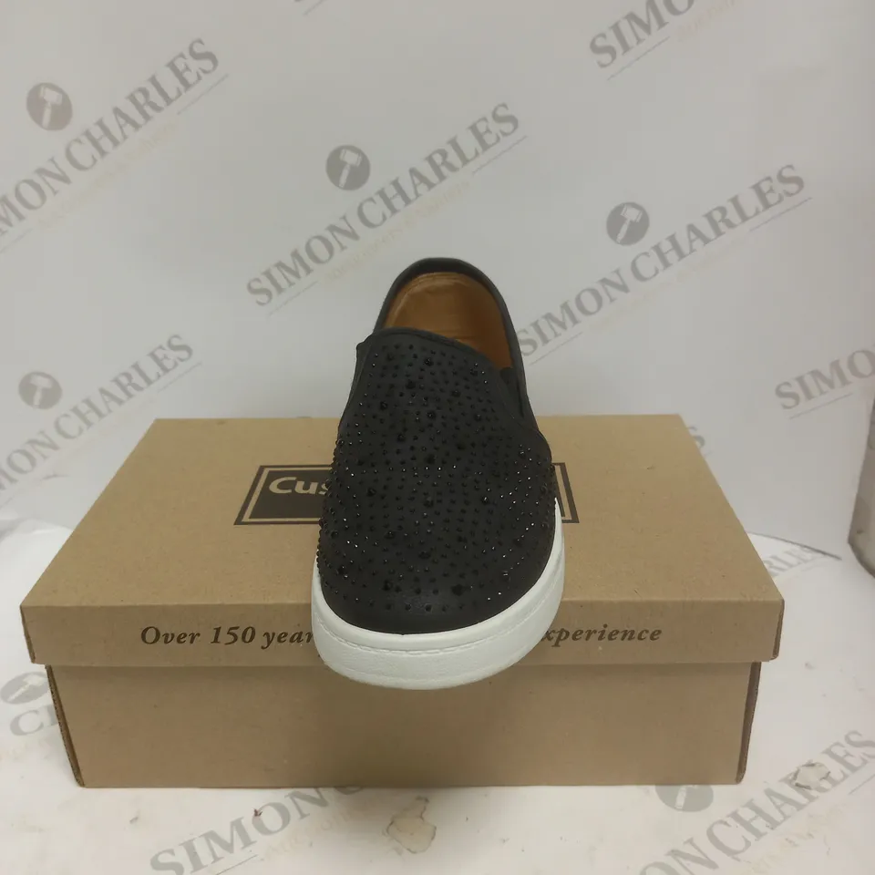 BOXED CUSHION WALK DIAMONATE TRAINERS - SIZE 7