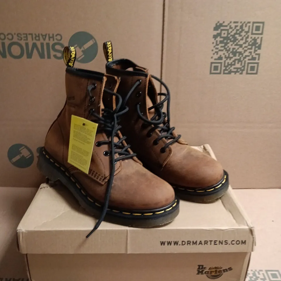 DR. MARTENS 1460 BOOTS COFFEE CRAZY HORSE LEATHER – UK 6