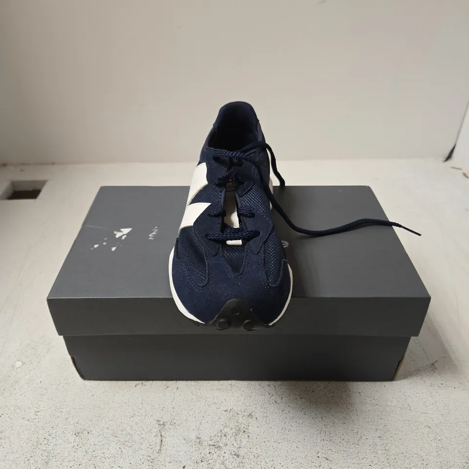 NEW BALANCE NAVY SNEAKERS WITH WHITE N LOGO – 5