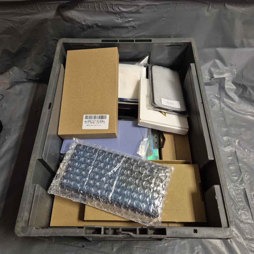 APPROXIMATELY 10 ASSORTED ELECTRICAL PRODUCTS TO INCLUDE PHONE CHARGERS , PHONE CASES , ETC 