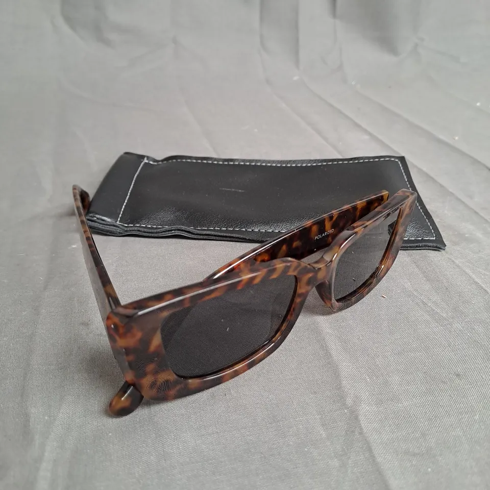 Outlet Hummingbird Polarised Square Frame Sunglasses