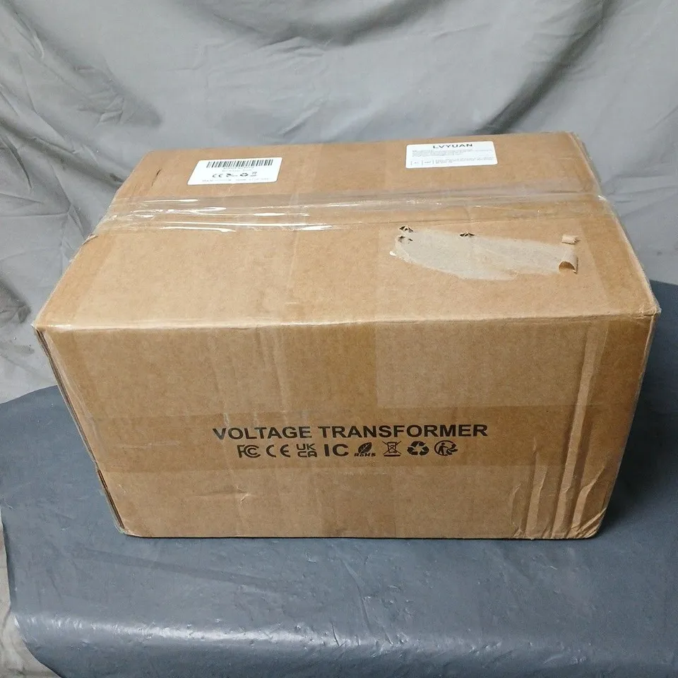 LVYUAN VTUK-3000-LK STEP UP/DOWN VOLTAGE TRANSFORMER BOXED