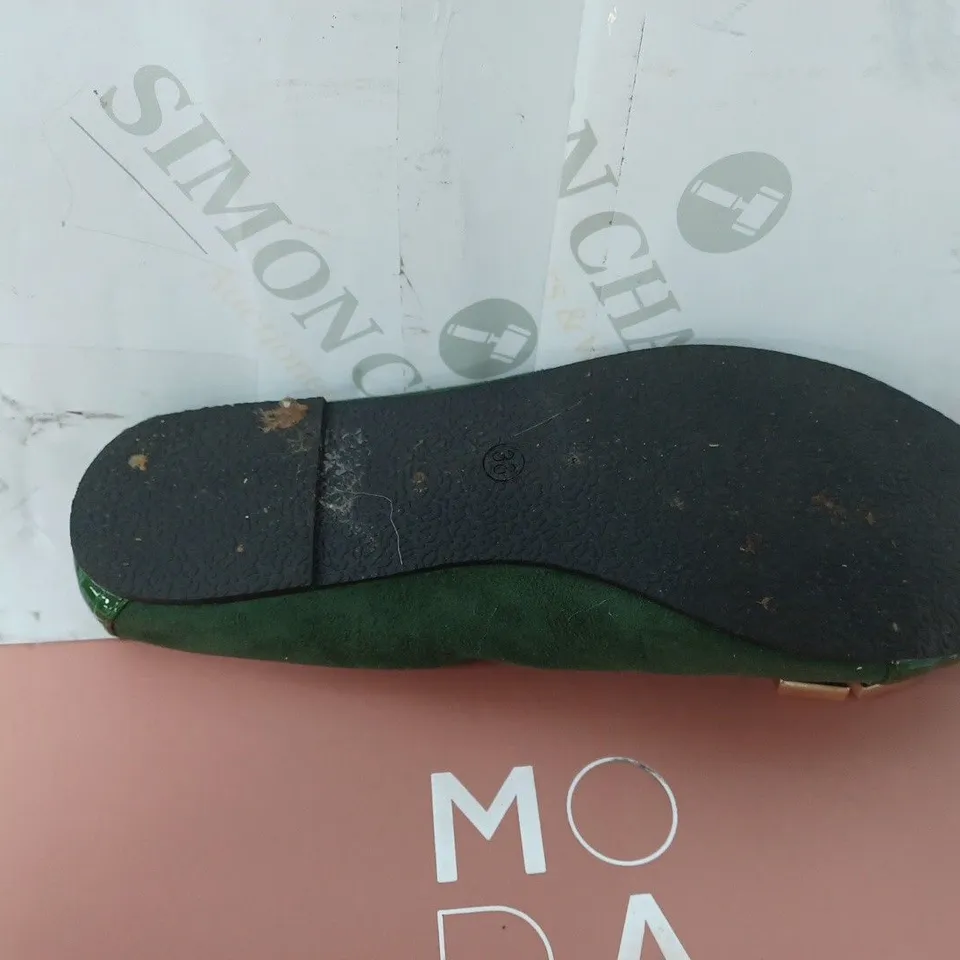 BOXED PAIR OF MODA IN PELLE FELLICITY BALLET SHOES IN GREEN SIZE 3 
