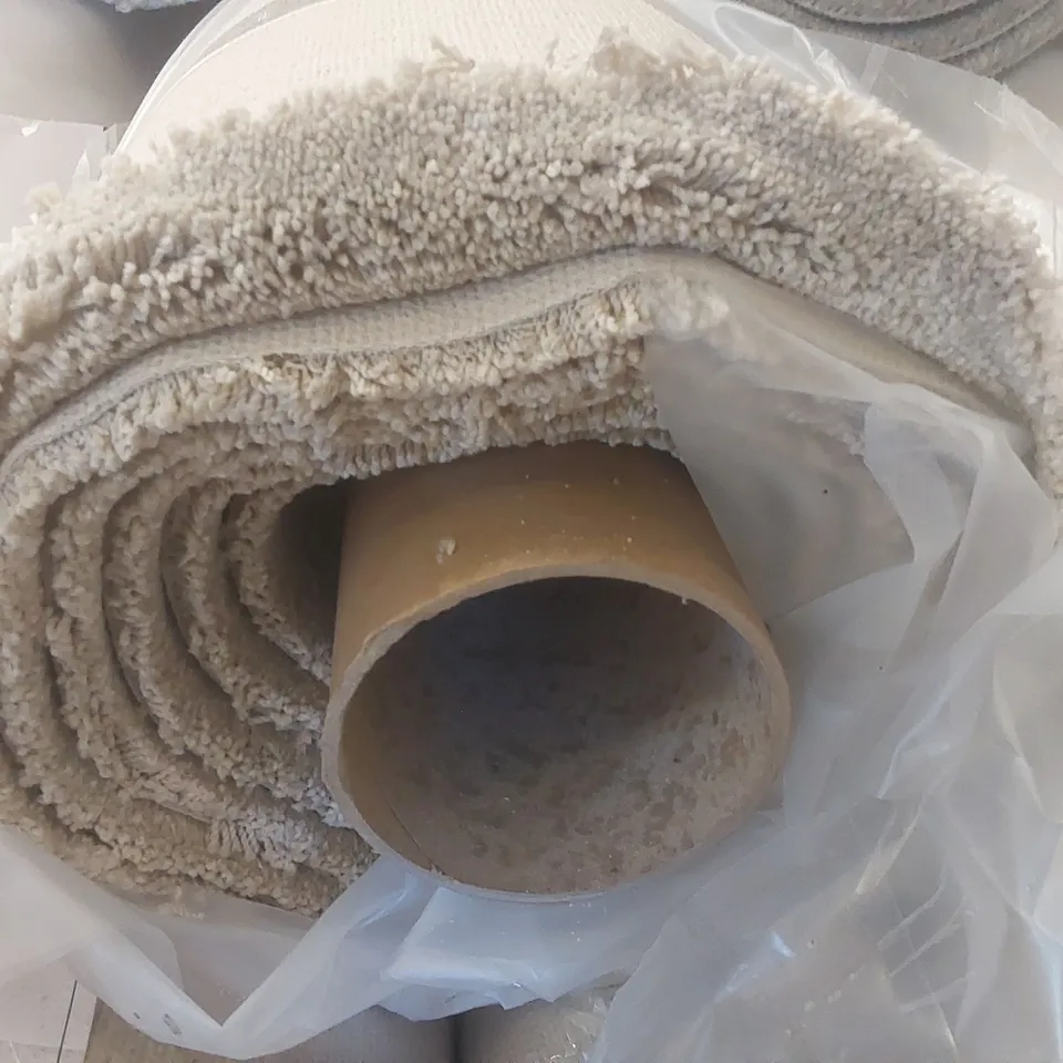 ROLL OF QUALITY FIRST IMPRESSIONS PATIENT CARPET - APPROXIMATELY 3.71 x 4m