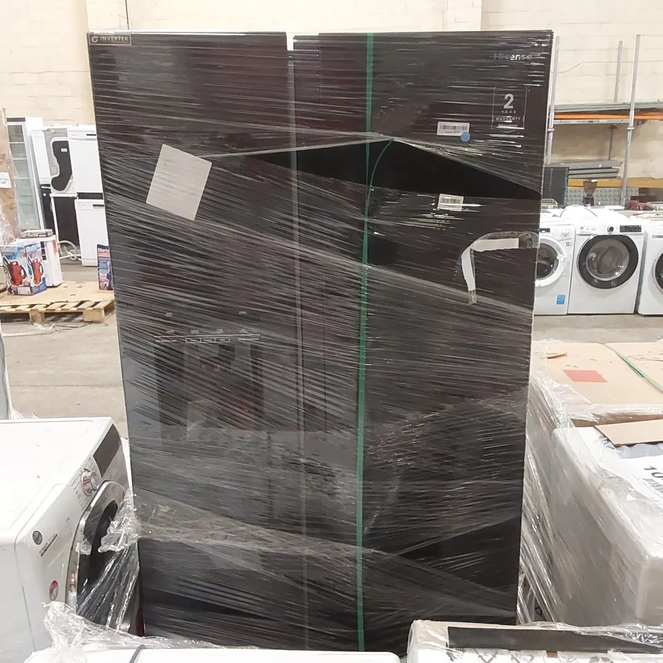 HISENSE FREESTANDING AMERICAN FRIDGE FREEZER