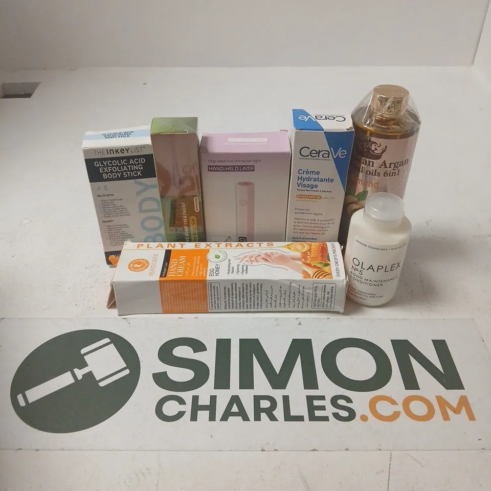APPROXIMATELY 15 ASSORTED HEALTH & BEAUTY PRODUCTS TO INCLUDE THE1NKEYLIST BODY STICK, CERAVE MOISTURISING LOTION, OLAPLEX CONDITIONER, ETC - COLLECTION ONLY