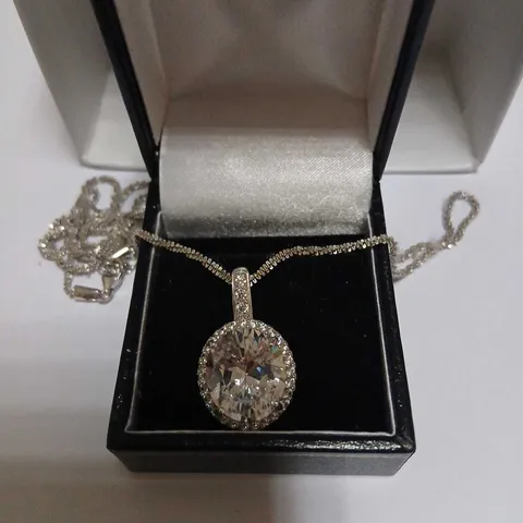 HALO PENDANT NECKLACE WITH CLEAR CENTRE STONE – SILVER TONE