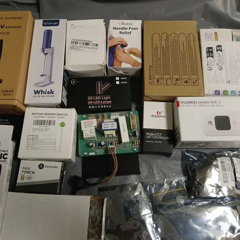 LOT OF APPROXIMATELY 20 ASSORTED ITEMS TO INCLUDE HDTV ANTENNA, NEEDLE PAIN RELIEF, G9 LED LIGHT AND CASIO CALCULATOR