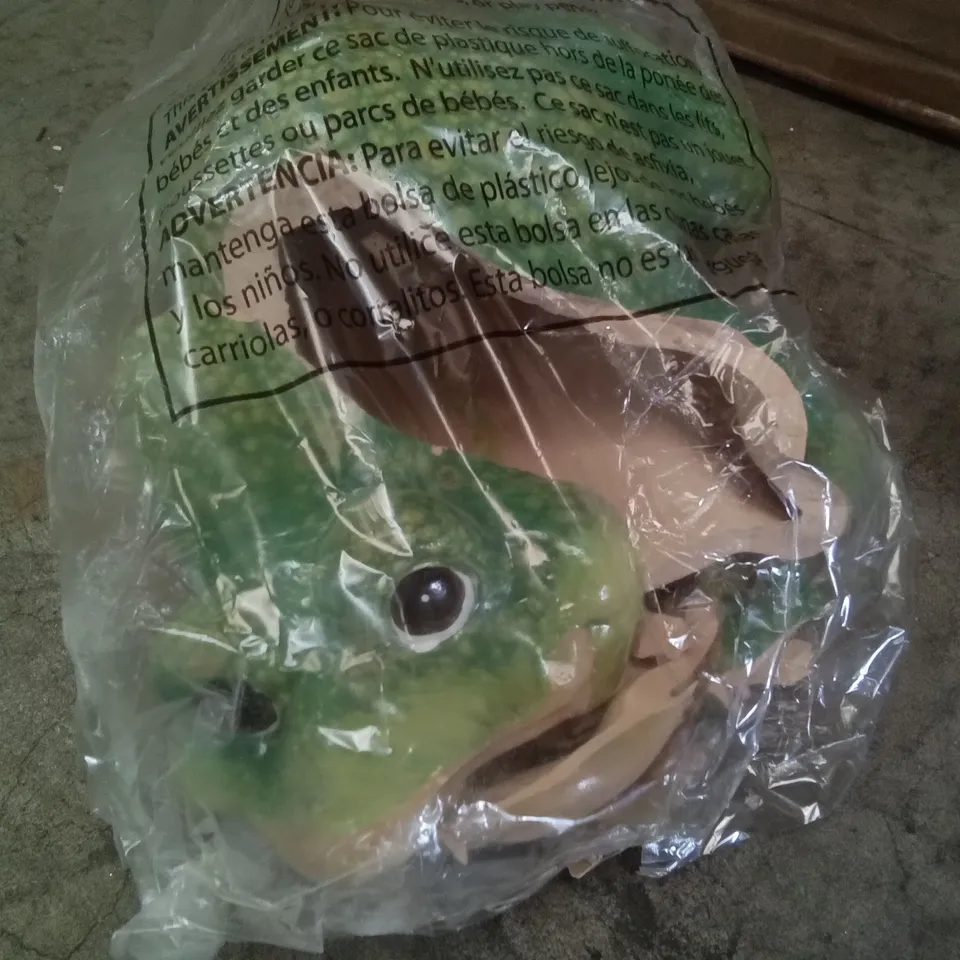 BOXED SET OF 3 GARDEN FROG FIGURES