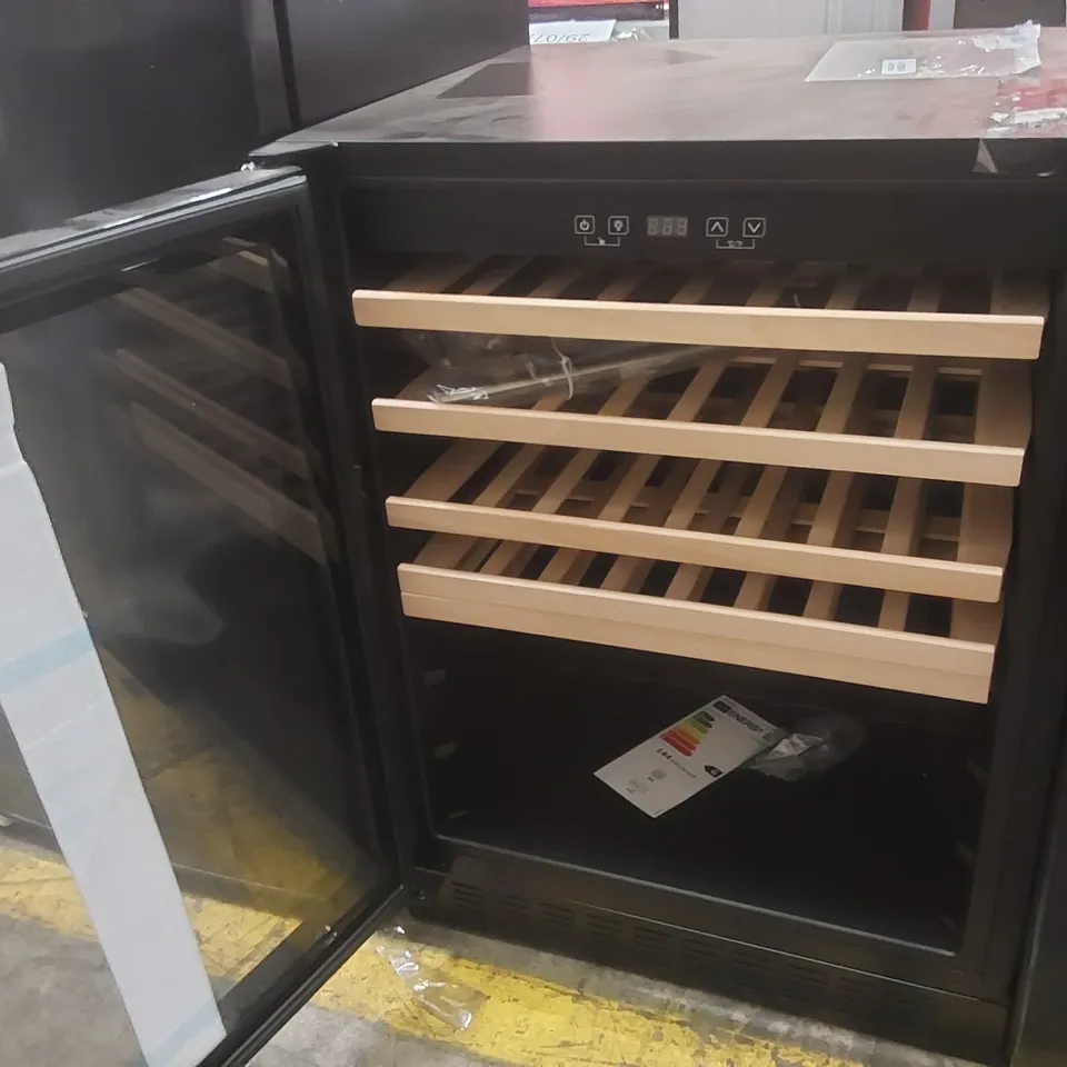 COOKOLOGY CWC601BK FREESTANDING UNDERCOUNTER FRIDGE CABINET 60CM WINE COOLER, 54 BOTTLE, 135 LITRE CAPACITY, WITH DIGITAL TEMPERATURE CONTROL AND REVERSIBLE DOOR - IN BLACK