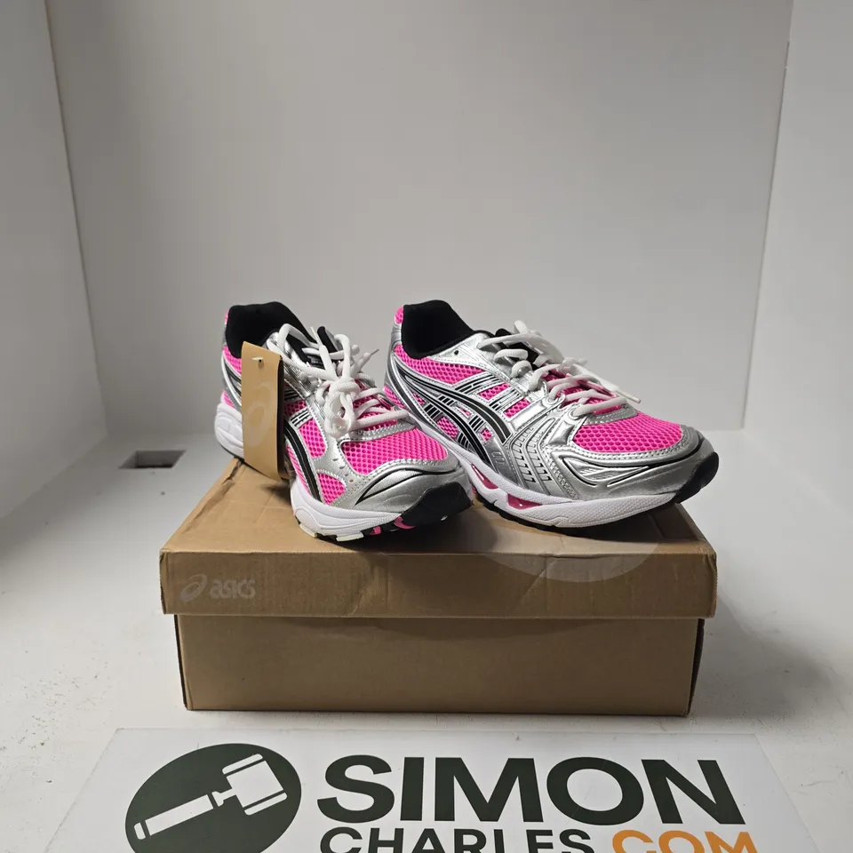 BOXED PAIR OF ASICS KAYANO TRAINERS SIZE UK 8 
