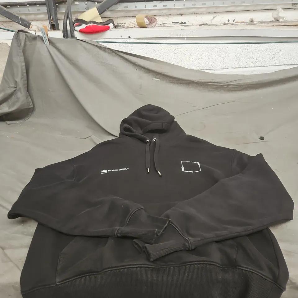 MKI MIYUKI-ZOKU BLACK HOODIE MEDIUM
