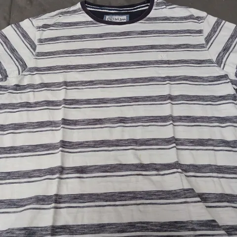 FAT FACE CREW NECK TEE - SIZE M